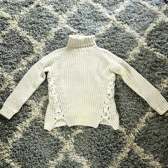 Urban Heritage cream turtleneck - Picture 1 of 2